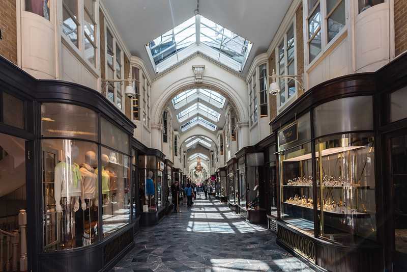 The arcade houses a selection of luxury boutiques much favoured by London’s well-heeled patrons