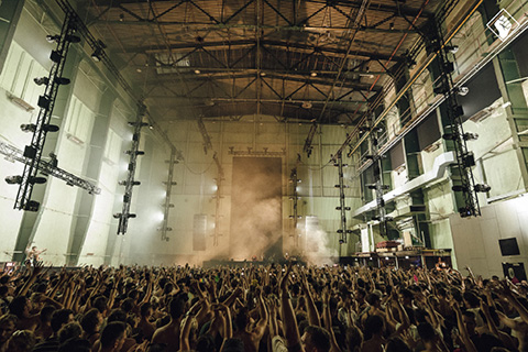 Raving in Rotterdam (photo: Brada Media)