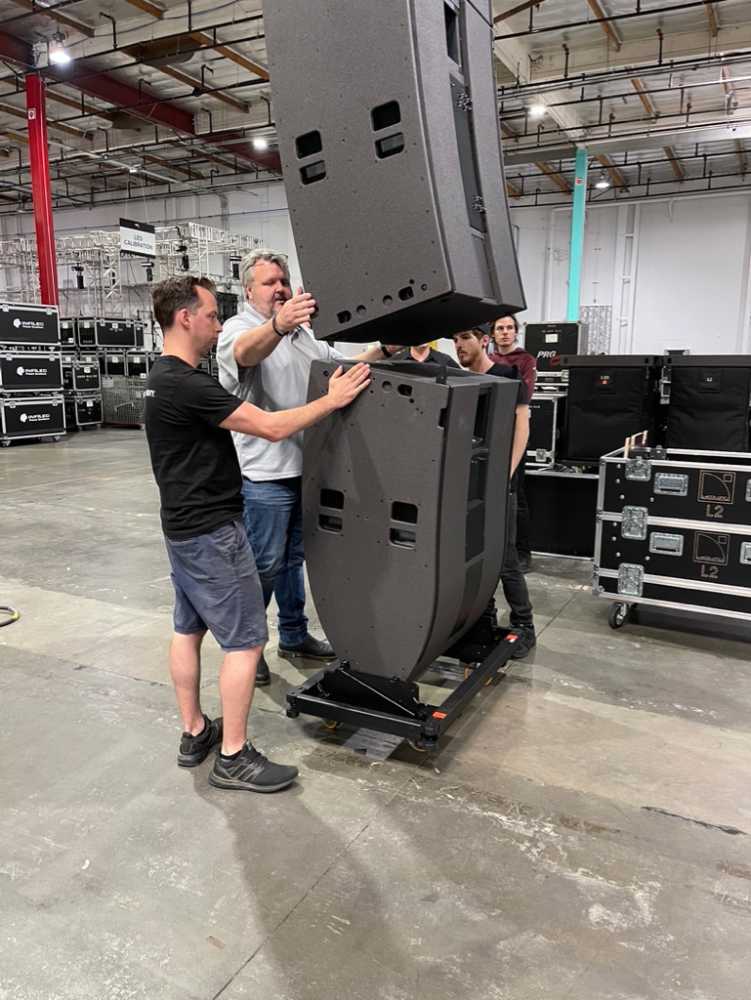 Steve Thom (system engineer, Dream Theater) and Marcus Ross (L-Acoustics) prepare for the road Steve Thom (system engineer, Dream Theater) and Marcus Ross (L-Acoustics) prepare for the road