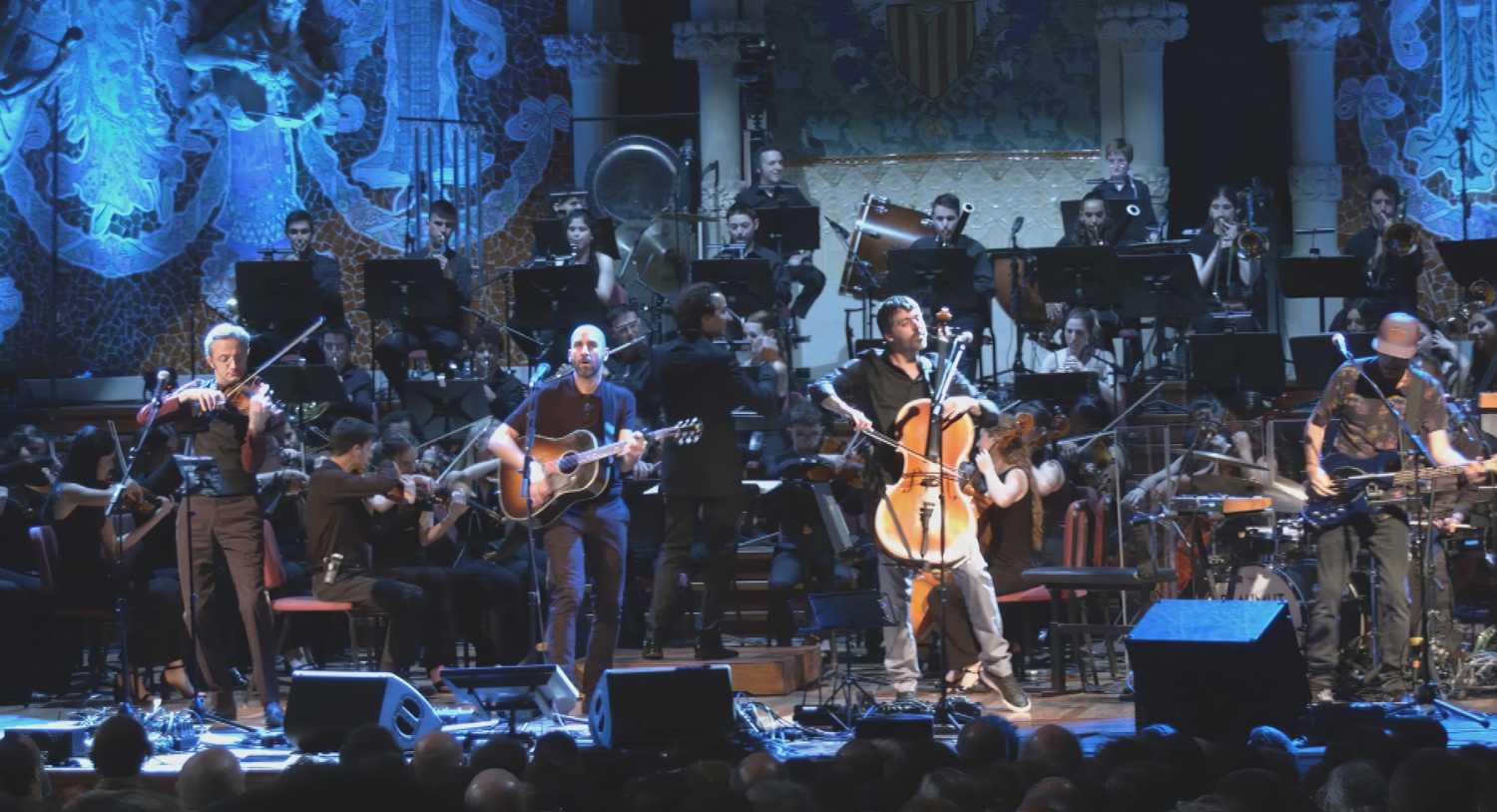 The first concert at the Palau de la Música Catalana featured Catalan band Blaumut performing with the Young Catalan Symphonic Orchestra The first concert at the Palau de la Música Catalana featured Catalan band Blaumut performing with the Young Catalan Symphonic Orchestra