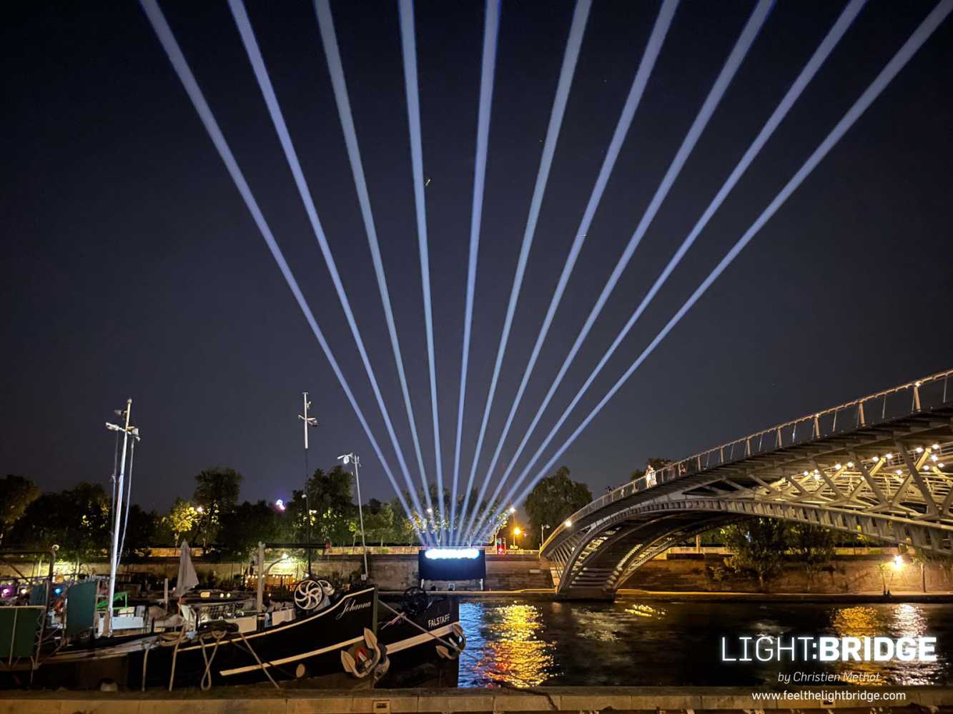 A new bridge across the Seine (photo: Design One)