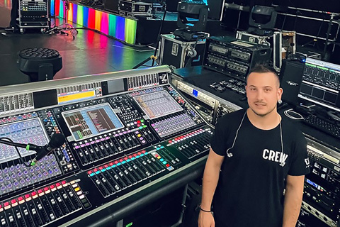 Monitor engineer Michele Nicolino utilises a DiGiCo Quantum7 (photo: Alberto Anucci)