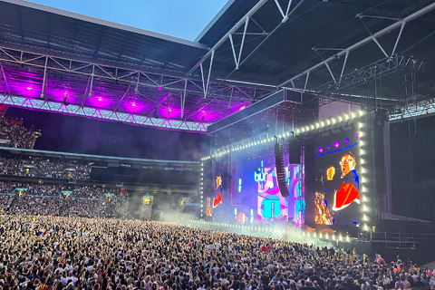 Blur play Wembley Stadium