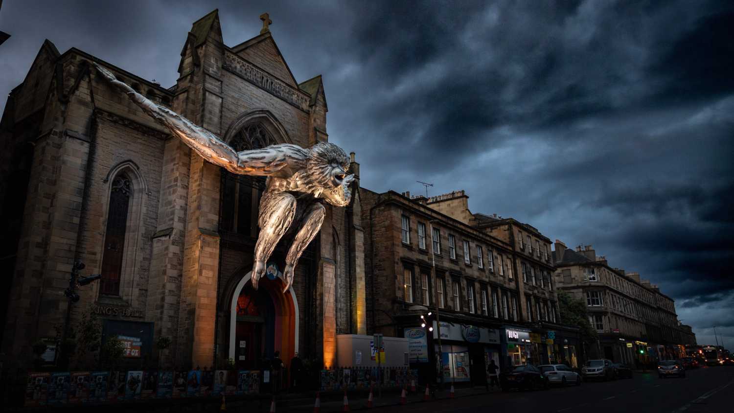 Skywalker Gibbon on the front of King’s Hall, Newington (photo: Adrian Bell)