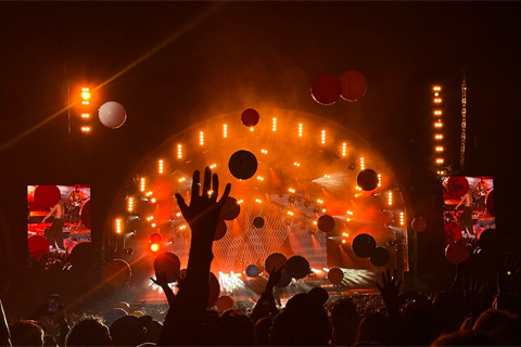 Nordic Rentals used 72 Roxx Cluster B2 full colour blinders on the main stage