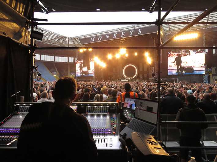 The band’s engineers, Will Doyle and Matthew Kettle, have relied on DiGiCo consoles provided by Solotech The band’s engineers, Will Doyle and Matthew Kettle, have relied on DiGiCo consoles provided by Solotech
