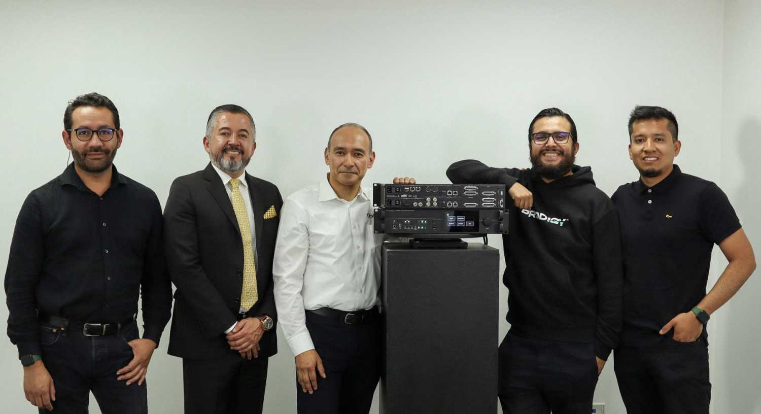 Hafid Salazar, Édgar Rincón and Oswaldo Rueda (Yamaki), Diego Cárdenas (DirectOut) and Israel Moncayo (Aeris Group)