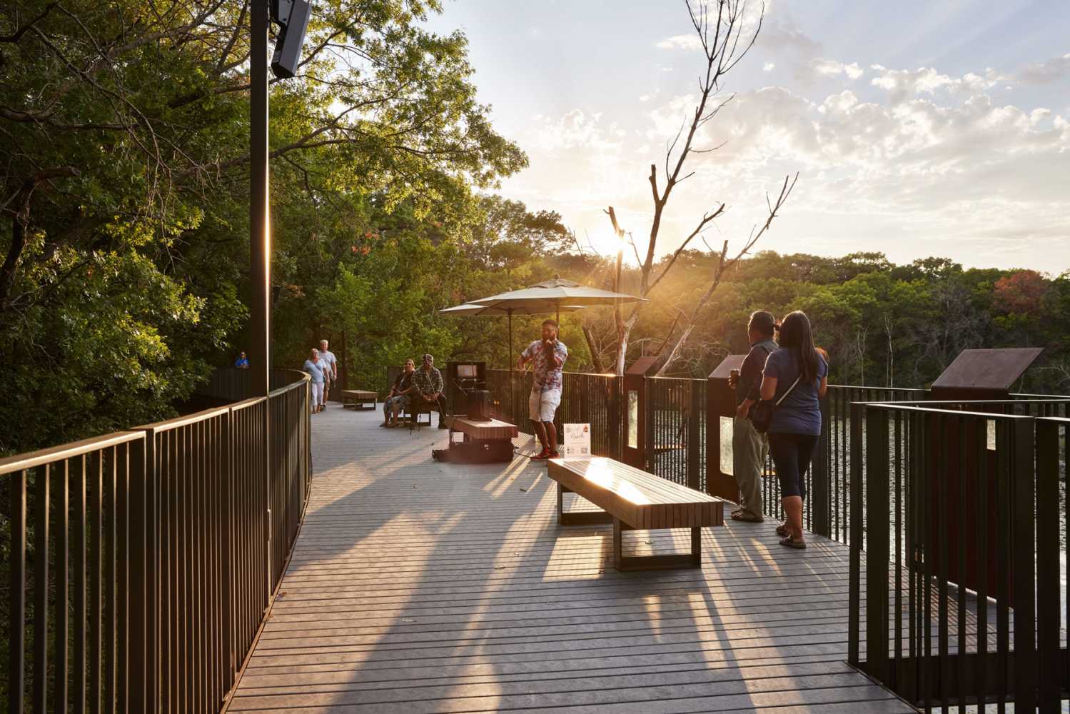 18 UBX4 loudspeakers were installed at lookouts along the trail