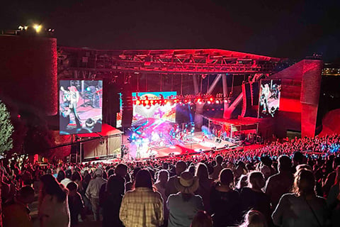 Lainey Wilson plays Red Rocks (photo: Molly Fisher)