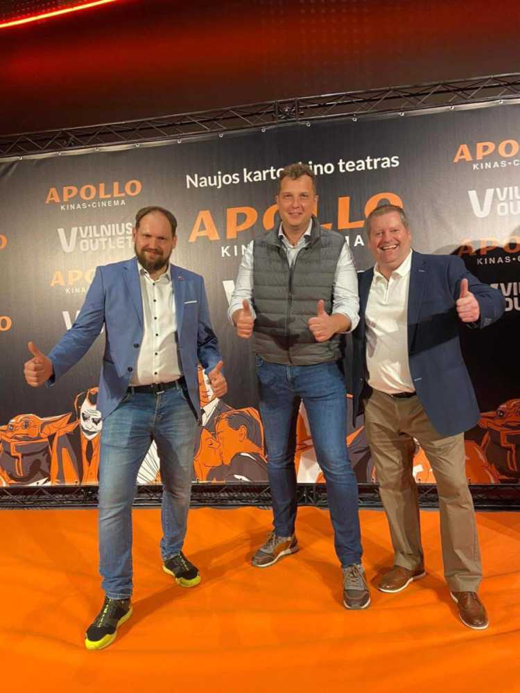 Vilius Čeledinas, head of AV Department for JSC Biznio mašinų kompanija (BMK), Tadas Rackauskas (Apollo Group) and Chris Connett (Christie) (photo: Apollo Kinas)