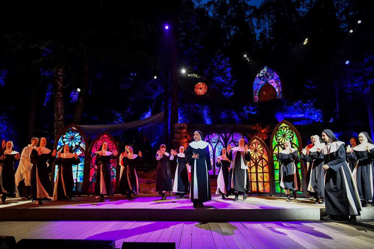 The Luisenburg Festival once again used weatherproof spotlights from Fusion by GLP (photo: Florian Miedl) The Luisenburg Festival once again used weatherproof spotlights from Fusion by GLP (photo: Florian Miedl)
