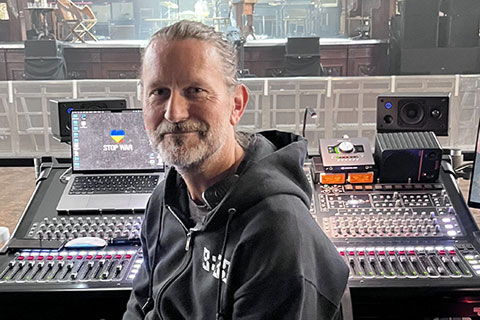 FOH engineer Rik Dowding